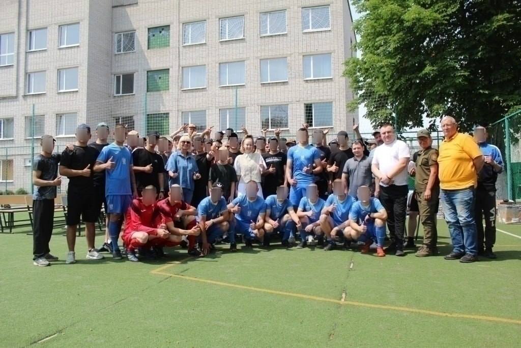 Команда ГО «Союз “Золотий Вік України”», разом із друзями з Averina agency та християнської місією «Народи» (керівник Владимир Ищенко) — всі ми провели цей день з вихованцями Кременчуцької колонії
